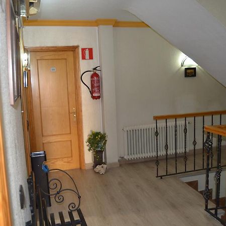 Hostal Don Juan I Alcalá de Henares Esterno foto