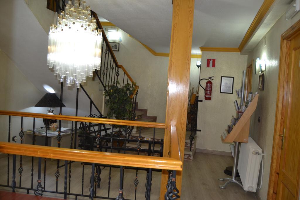 Hostal Don Juan I Alcalá de Henares Esterno foto