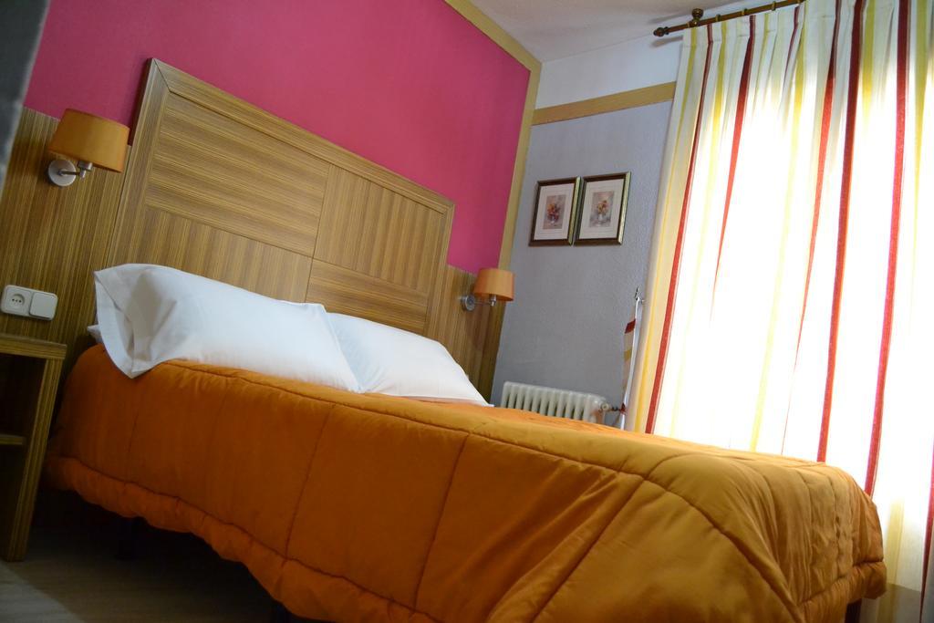Hostal Don Juan I Alcalá de Henares Esterno foto