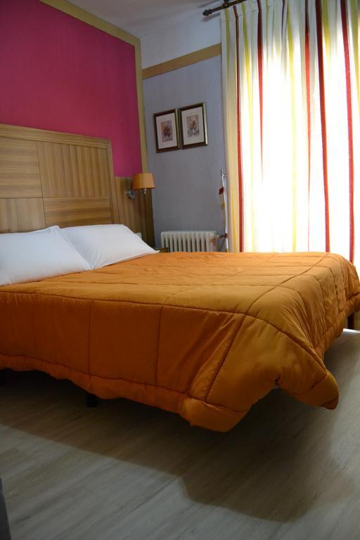 Hostal Don Juan I Alcalá de Henares Esterno foto