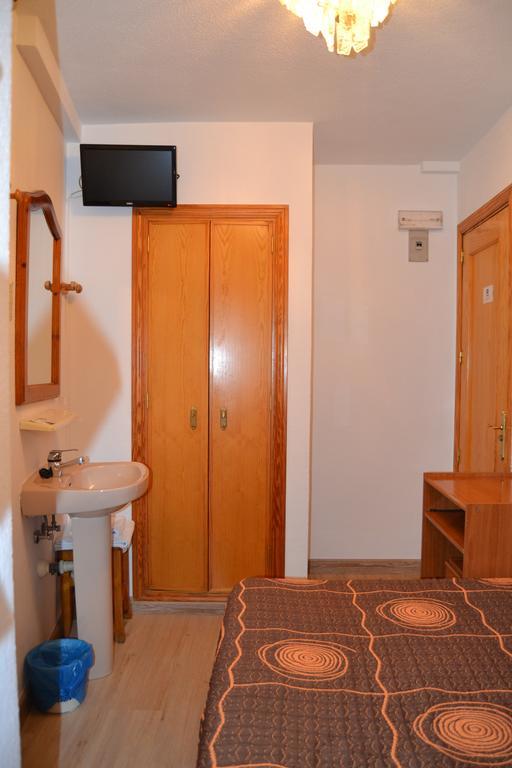 Hostal Don Juan I Alcalá de Henares Esterno foto
